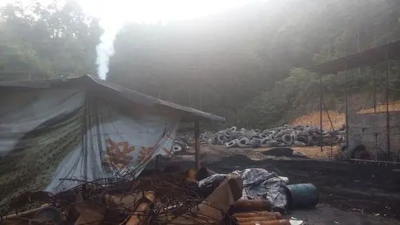 廢舊輪胎煉油廢氣污染，車間惡臭問題可利用潔匠凈化除臭劑解決.jpg