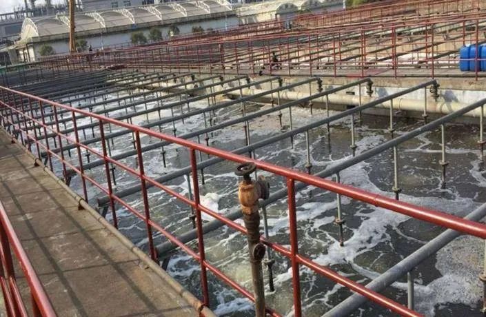 化工廠污水、污泥“臭氣熏天”遭投訴，該如何解決？