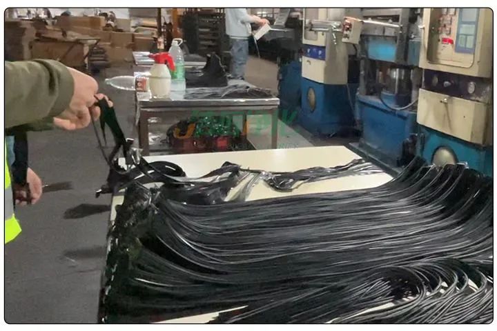 橡膠配件加工廠氣味難聞，傷害人體；廢氣除臭用Dejing的凈?！.jpg